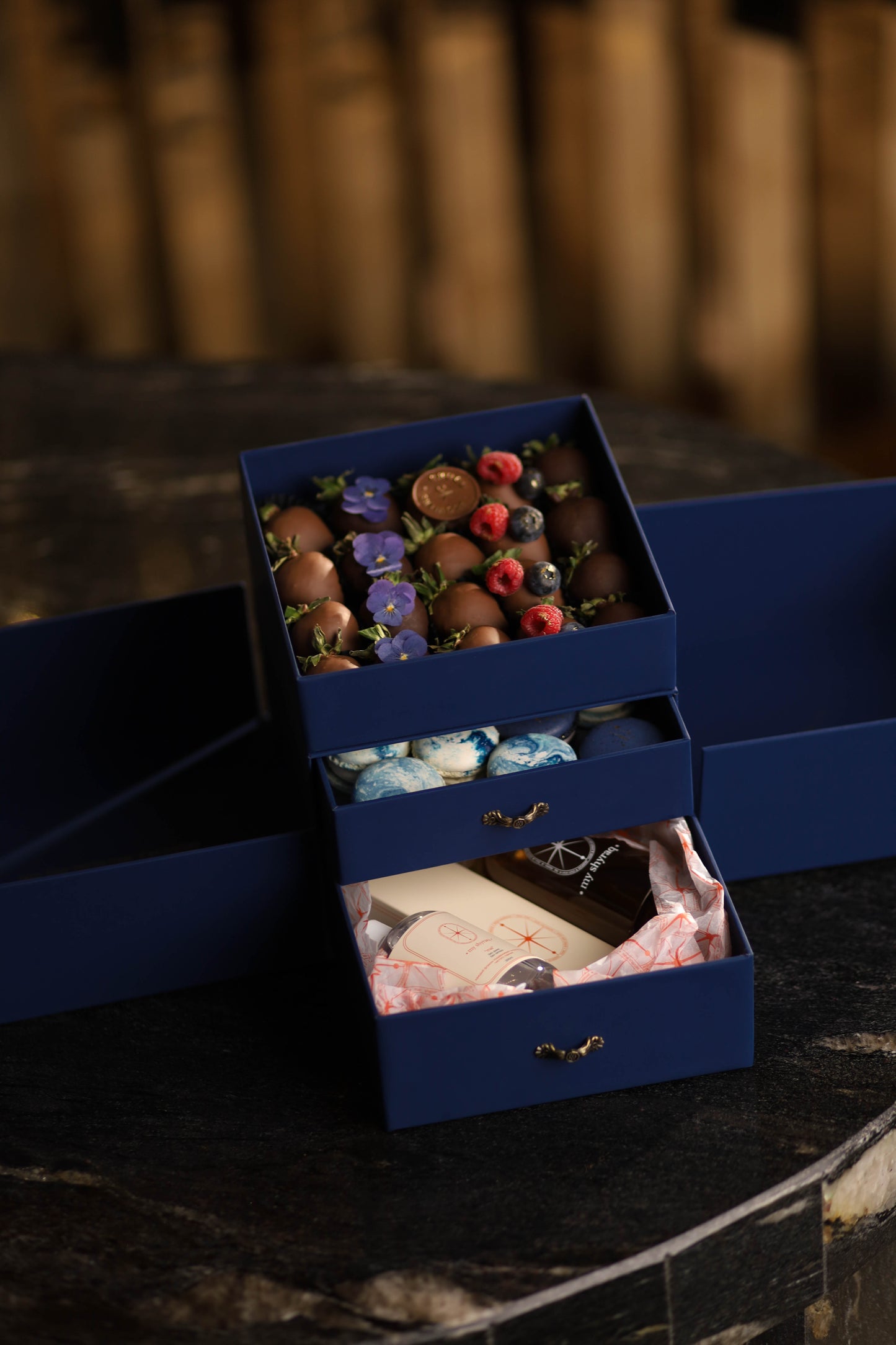 Limited edition box MyShyraq × ChocoFlowers